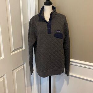 Gently used Mens size medium quilted Patagonia pullover.
